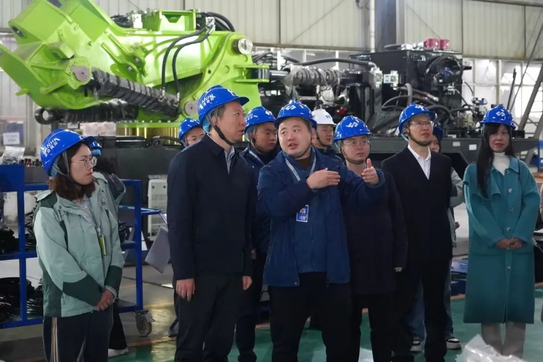 四川省司法廳領(lǐng)導(dǎo)調(diào)研藍海，并召開中小企業(yè)權(quán)益保障座談會(圖2)