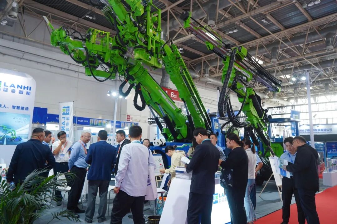 【BICES 2025現(xiàn)場(chǎng)回顧】藍(lán)海智能圓滿收官第十七屆北京工程機(jī)械展(圖2)