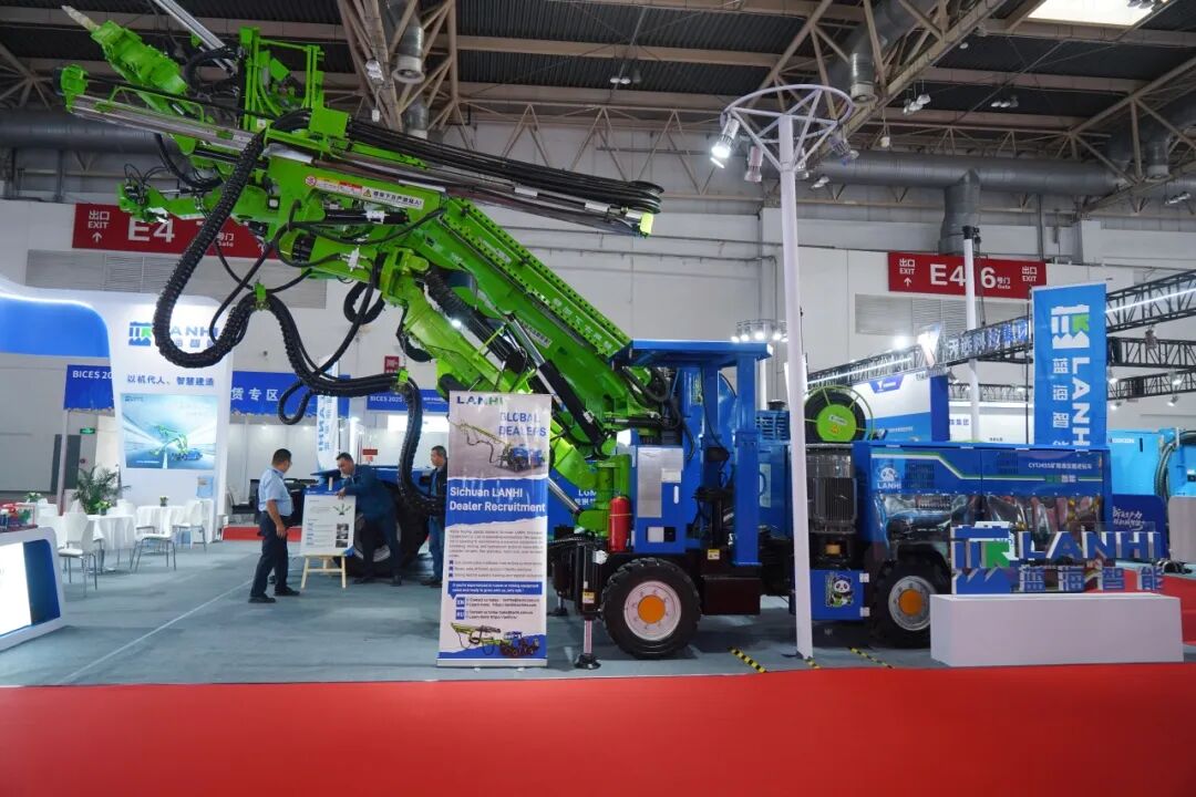 【BICES 2025現(xiàn)場(chǎng)回顧】藍(lán)海智能圓滿收官第十七屆北京工程機(jī)械展(圖4)